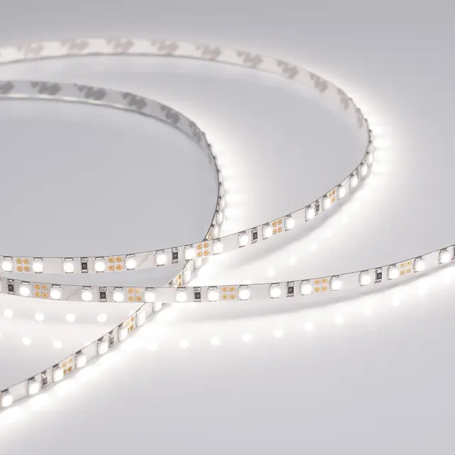 Светодиодная лента RT-A120-5mm 12V Day4000 (9.6 W/m, IP20, 2835, 5m), ракурс 3