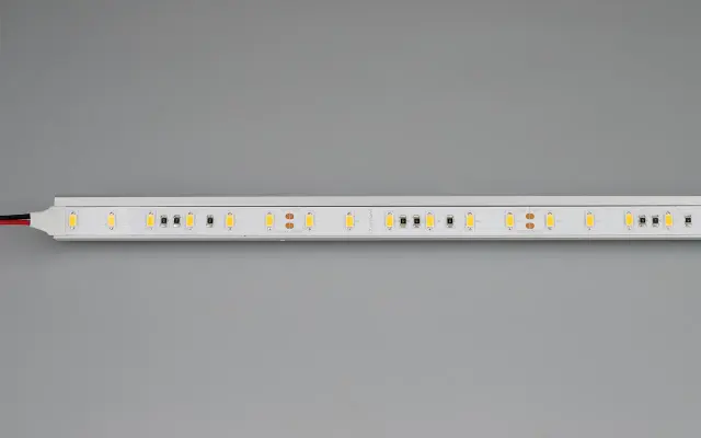 Светодиодная лента ULTRA-C60-12mm 24V Day4000 (30 W/m, IP20, 5630, 5m), ракурс 3