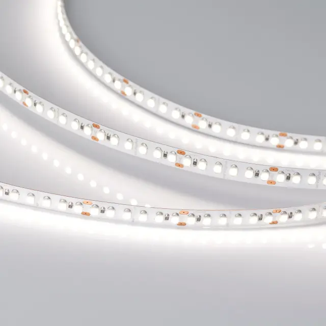 Светодиодная лента RT-A180-8mm 24V Day4000 (14.4 W/m, IP20, 3528, 5m), ракурс 2