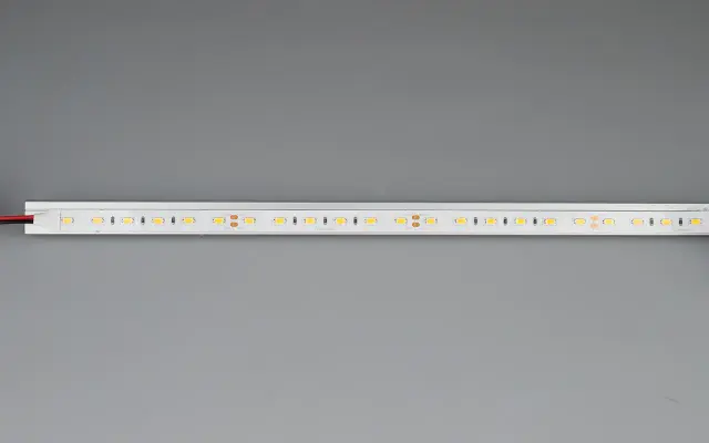 Светодиодная лента ULTRA-5000 24V Warm2700 2xH (5630, 300 LED, LUX), ракурс 3