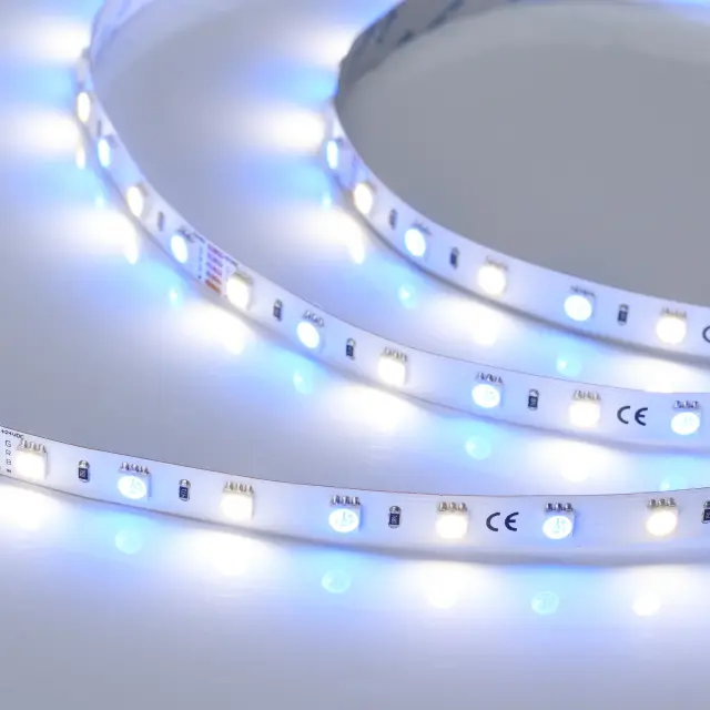 Светодиодная лента RT-B60-10mm 24V RGBW-Day (14.4 W/m, IP20, 5060, 5m), ракурс 3
