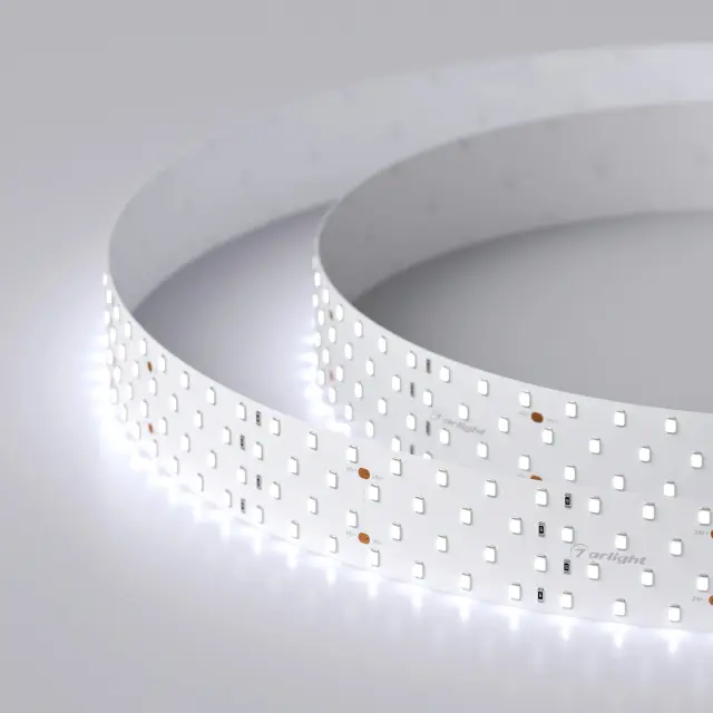 Светодиодная лента RT 2-2500 24V Cool 8K 4x2 (2835, 700 LED, LUX)