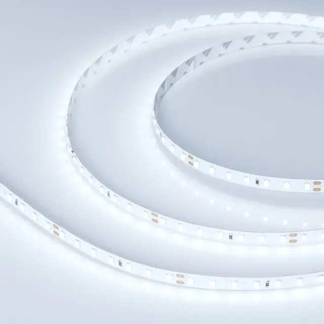 Светодиодная лента RT 2-5000 24V Cool 8K 1.6x (2835, 490 LED, PRO), ракурс 2
