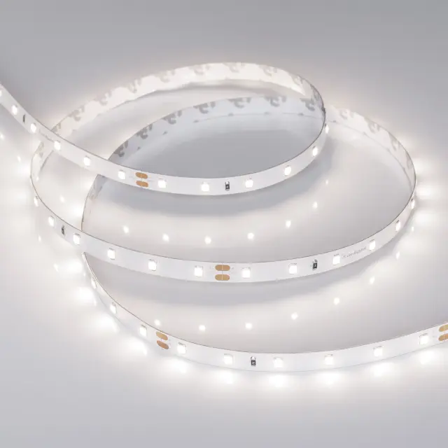 Светодиодная лента RT-A60-8mm 24V Day4000 (7.2 W/m, IP20, 2835, 5m), ракурс 2