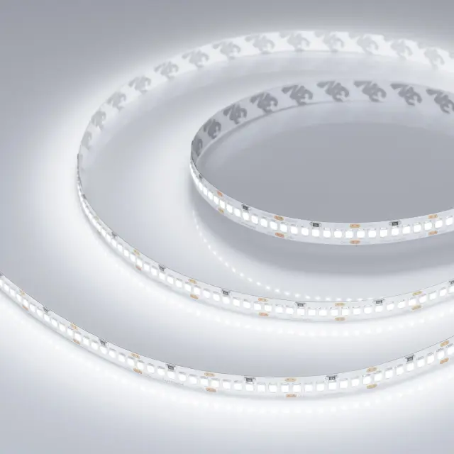 Светодиодная лента RT-A252-10mm 24V White6000 (11 W/m, IP20, 2835, 5m), ракурс 2