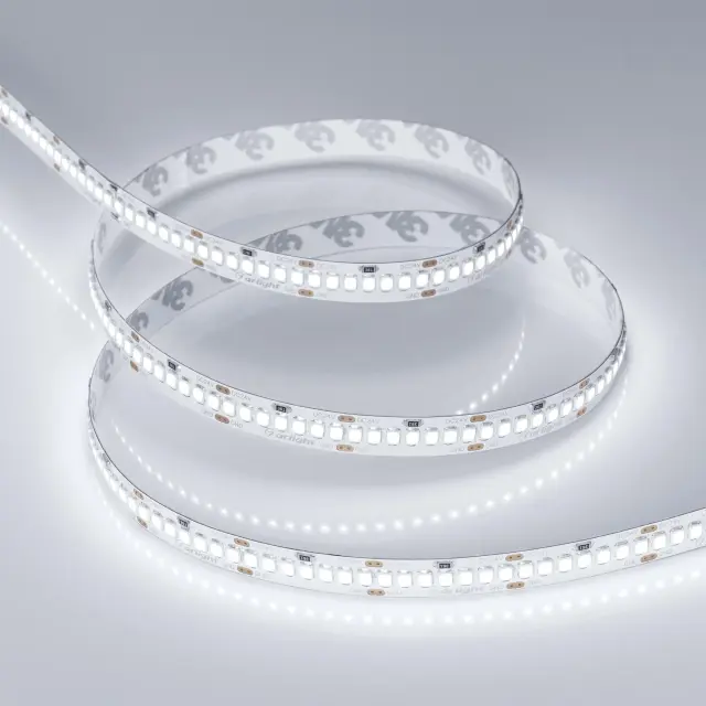 Светодиодная лента RT 2-5000 24V White5500 10mm (2835, 252 LED/m, LUX), ракурс 2