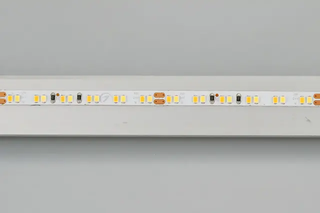 Светодиодная лента MICROLED-M240-4.5mm 24V White-CDW (9.6 W/m, IP20, 2216, 5m), ракурс 2