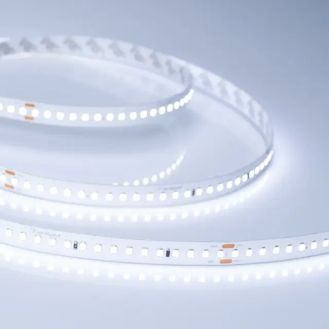 Светодиодная лента IC 2-50000 48V Cool 8K 12mm (2835, 144 LED/m, LUX), ракурс 2