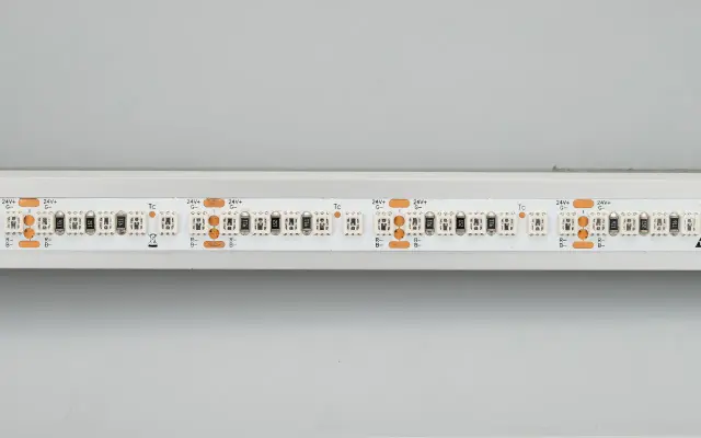Светодиодная лента RT-G168-10mm 24V RGB (17.3 W/m, IP20, 3838, 5m), ракурс 3