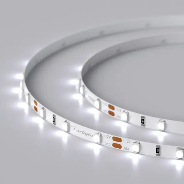Светодиодная лента RT-A60-5mm 12V Cool 8K (4.8 W/m, IP20, 2835, 5m), ракурс 2