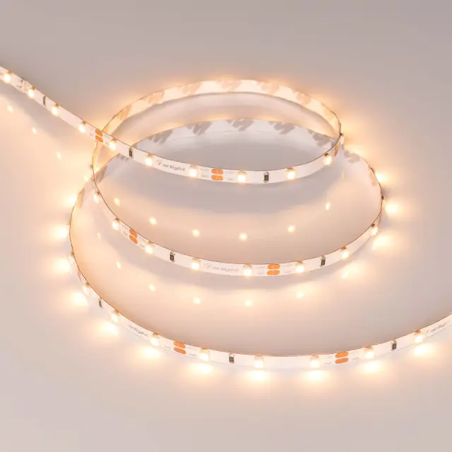 Светодиодная лента RT-A60-5mm 12V Warm2400 (4.8 W/m, IP20, 2835, 5m), ракурс 2