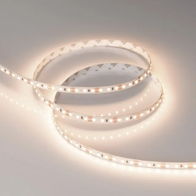 Светодиодная лента RT-A120-8mm 12V Warm3500 (9.6 W/m, IP20, 2835, 5m), ракурс 2