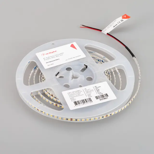 Светодиодная лента RT-A160-5mm 24V Day5000 (9.6 W/m, IP20, 2835, 5m), ракурс 3