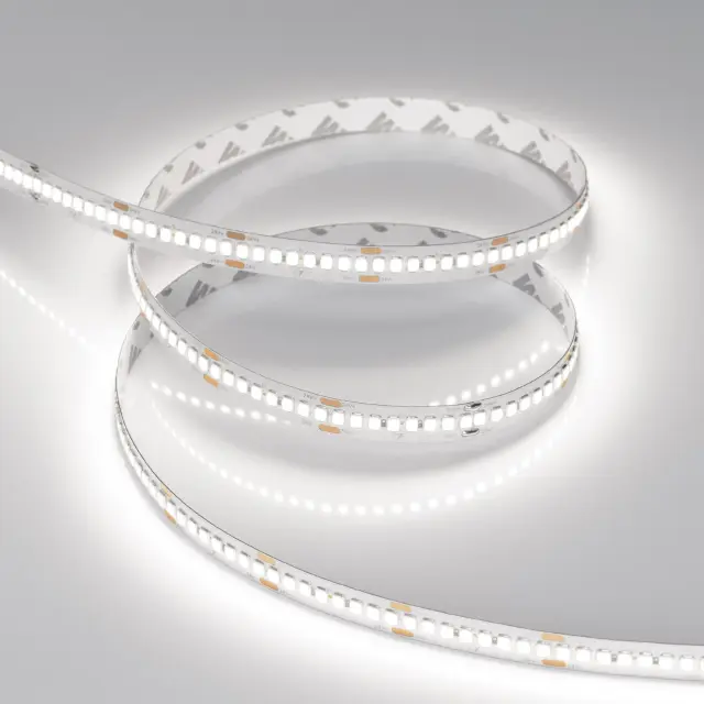 Светодиодная лента RT-A240-10mm 24V White6000 (22 W/m, IP20, 2835, 5m), ракурс 2