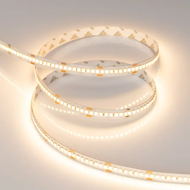 Светодиодная лента RT-A240-10mm 24V Warm2700 (22 W/m, IP20, 2835, 5m), ракурс 3