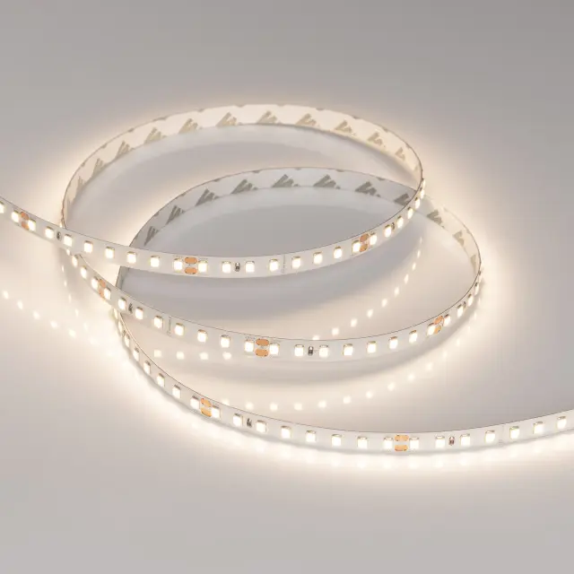 Светодиодная лента RT-A128-8mm 24V Warm3500 (9.6 W/m, IP20, 2835, 5m), ракурс 2