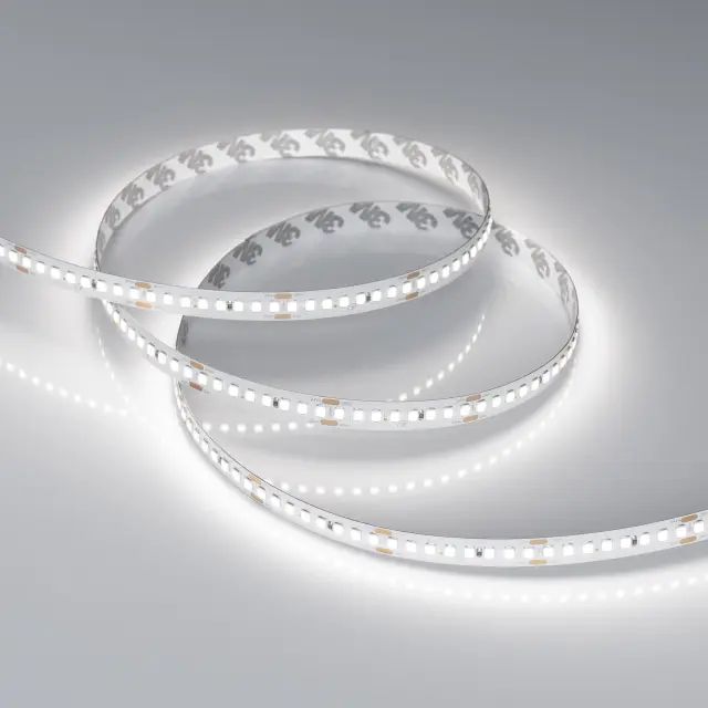 Светодиодная лента RT-A192-10mm 24V White6000 (17.6 W/m, IP20, 2835, 5m), ракурс 2