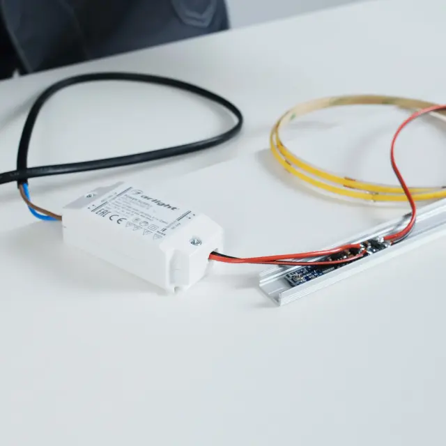 Сенсорный диммер SR-RULE-DIM-CPCT (12-24V, 1x3A, 55x10mm), ракурс 2