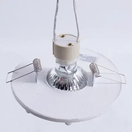 Точечный светильник Arte Lamp A5071PL-1WH CRATERE — белый, ракурс 3
