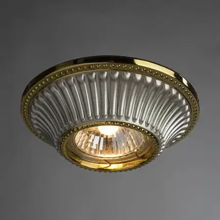 Точечный светильник Arte Lamp A5298PL-1WG ARENA — белое золото, ракурс 2