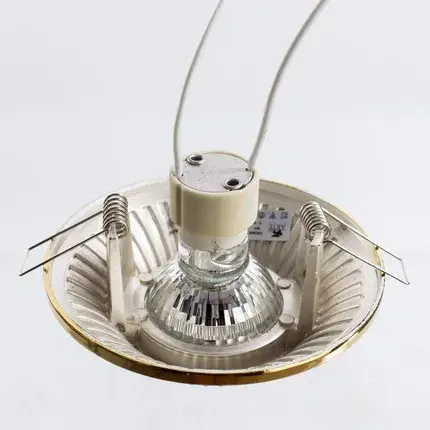 Точечный светильник Arte Lamp A5298PL-1WG ARENA — белое золото, ракурс 3