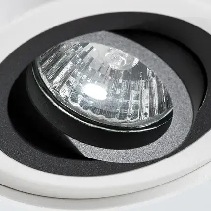 Точечный светильник Arte Lamp A5644PL-1WH FALCON — белый, ракурс 3