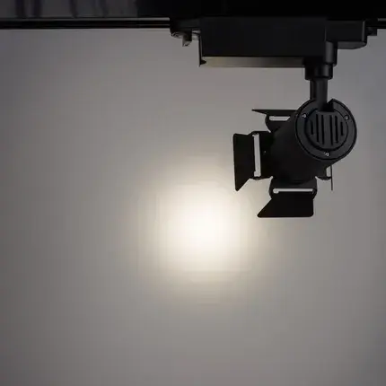 Светильник для однофазного трека Arte Lamp A6709PL-1BK FALENA — черный, ракурс 3