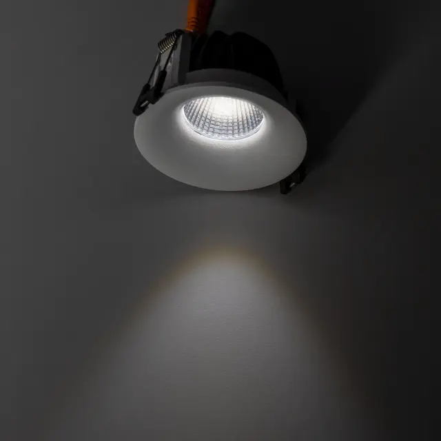 Точечный светильник Citilux CLD004NW0 ГАММА — белый, ракурс 4
