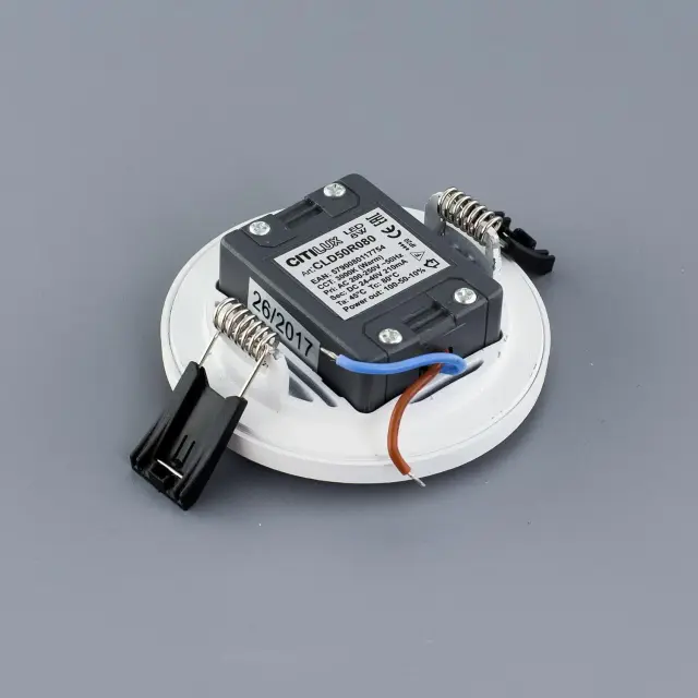 Точечный светильник Citilux CLD50R080N ОМЕГА — белый, ракурс 3