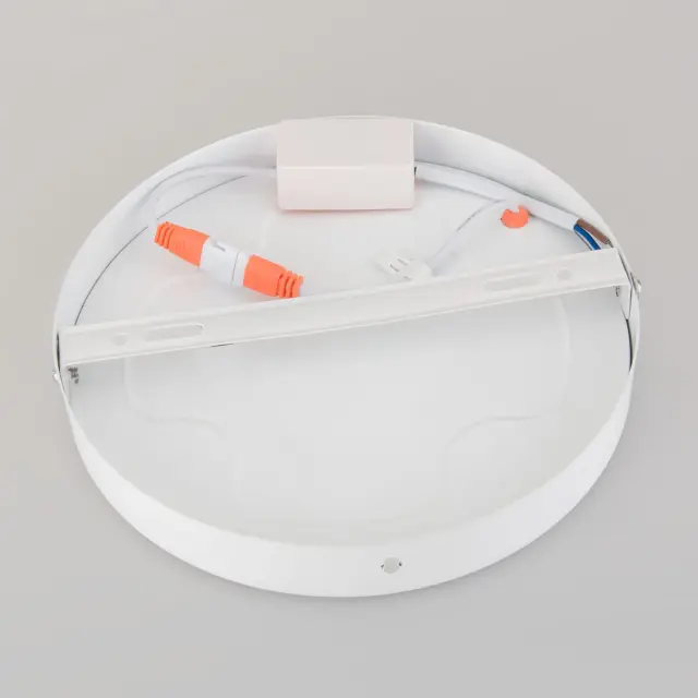 Точечный светильник Elektrostandard DLR034 18W 4200K/(a043015) FITTA — белый, ракурс 3