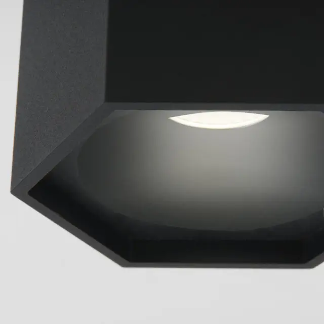 Точечный светильник Elektrostandard 25037/LED/(a055859) — черный, ракурс 2