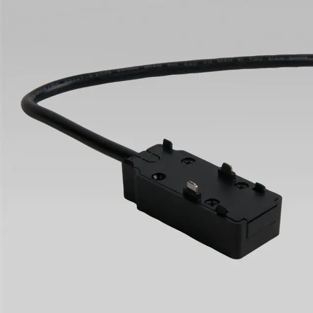 Ввод питания Flat Magnetic 85001/00 — черный, ракурс 2