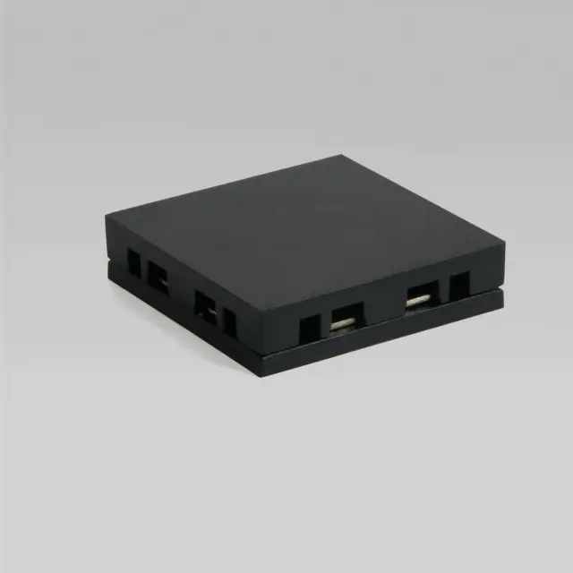 Четырёхсторонний соединитель для накладного шинопровода Flat Magnetic 85003/00 — черный