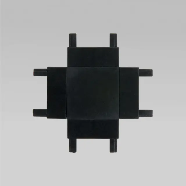 Четырёхсторонний соединитель для накладного шинопровода Flat Magnetic 85003/00 — черный, ракурс 3