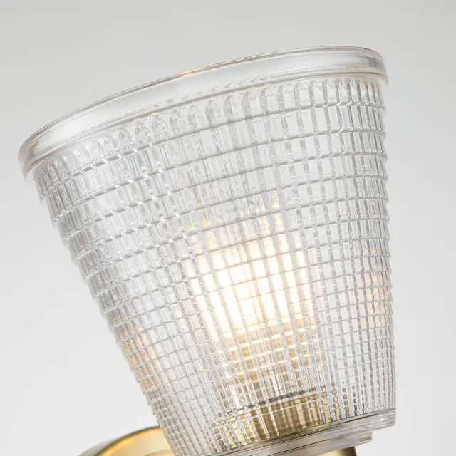 Светильник для ванной комнаты Elstead Lighting BATH-GUNNIS1-BB — латунь, ракурс 3