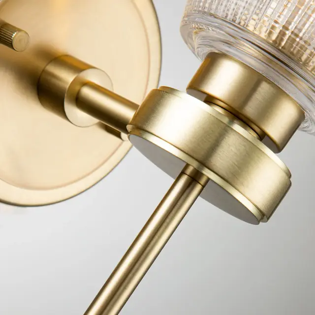 Светильник для ванной комнаты Elstead Lighting BATH-GUNNIS1-BB — латунь, ракурс 4