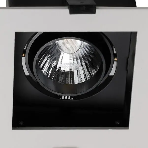 Точечный светильник Favourite 1988-1C FLASHLED — белый, ракурс 4
