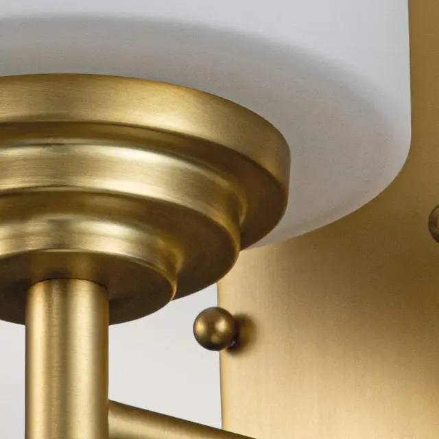 Светильник для ванной комнаты Elstead Lighting FE-MALIBU1-BATH-BB — латунь, ракурс 4