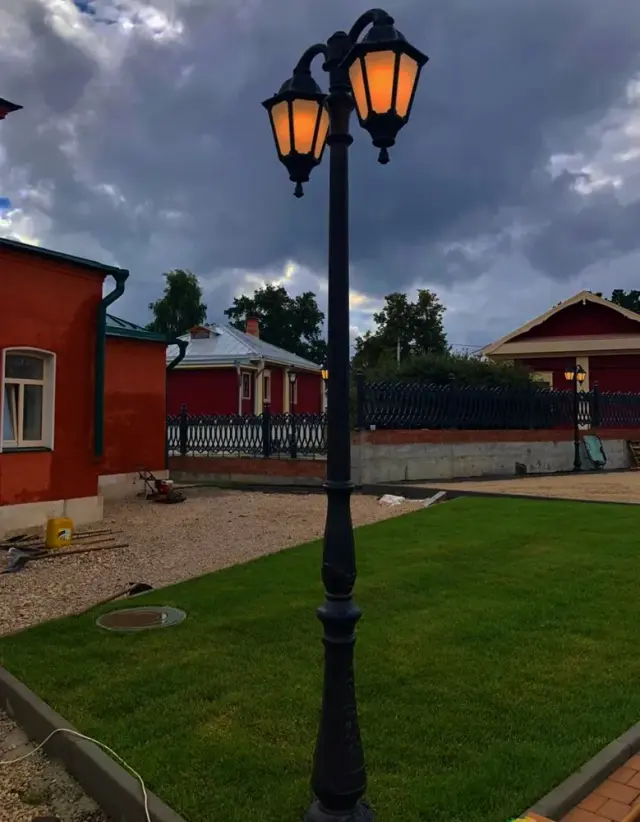 Фонарный столб Fumagalli E35.205.R20.AYH27DN NOEMI — черный, ракурс 4