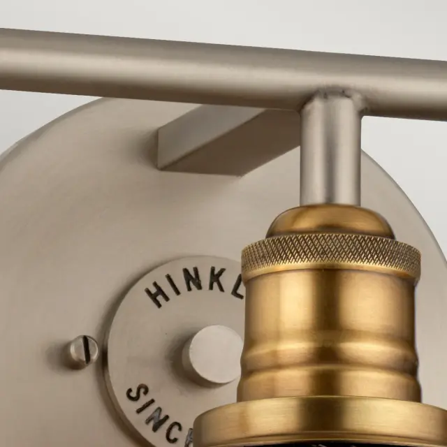 Светильник для ванной комнаты Hinkley QN-RIGBY3-BATH-AN — латунь, ракурс 5
