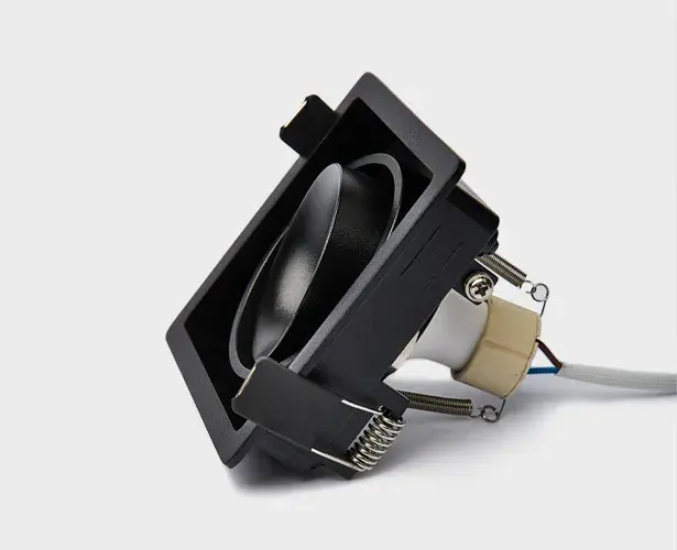 Точечный светильник Italline DE-311 black — черный, ракурс 3