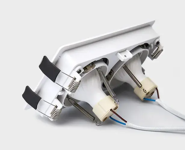 Точечный светильник Italline DE-312 white — белый, ракурс 4