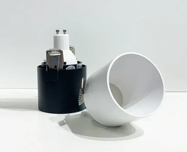 Точечный светильник Italline DL 3025 white — белый, ракурс 4