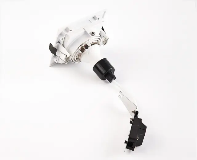 Точечный светильник Italline DY-1681 white — белый, ракурс 5