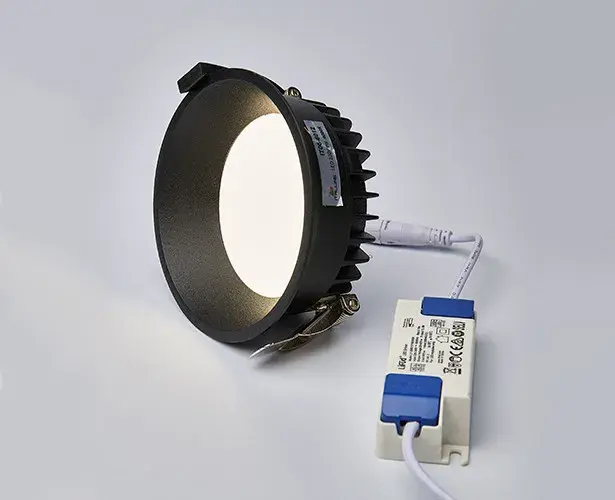 Точечный светильник Italline IT06-6012 black 4000K — черный, ракурс 2