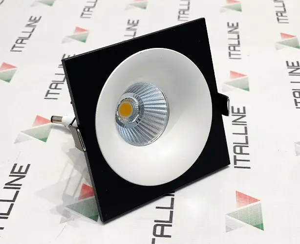 Точечный светильник Italline IT06-6016 black FR1 — черный, ракурс 4
