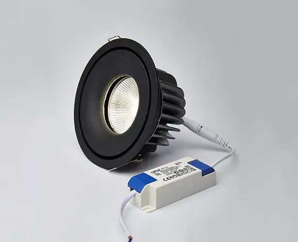 Точечный светильник Italline IT06-6018 black 4000K — черный, ракурс 2