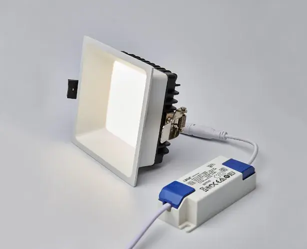 Точечный светильник Italline IT06-6019 white 3000K — белый, ракурс 2