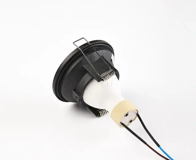 Точечный светильник Italline IT07-7010 black — черный, ракурс 2