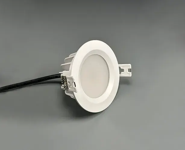 Точечный светильник Italline IT08-8018 white 4000K — белый, ракурс 8